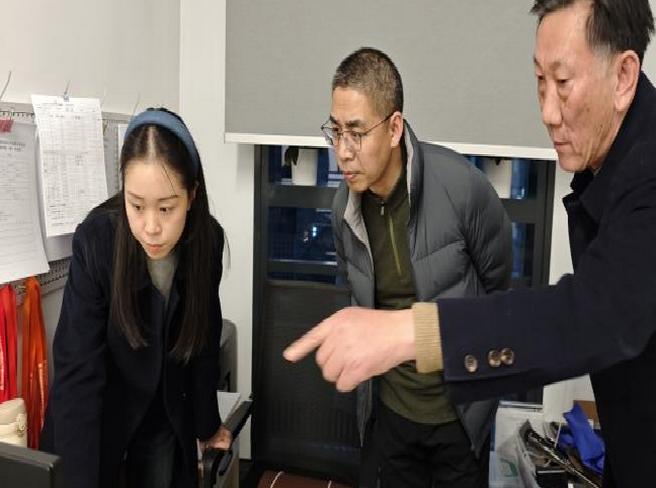 舒新华同志赴交易评审延时服务现场开展春节前慰问