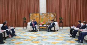 王晓晖主持召开省委理论学习中心组专题学习（扩大）会强调 不断深化对新时代社会工作的认识理解 更好把握社会治理规律提升我省社会治理效能