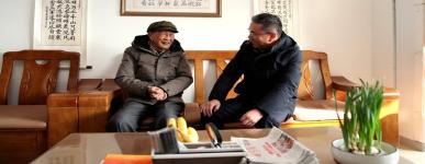 余文杰带队走访慰问老党员