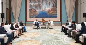 施小琳会见美国俄勒冈州参议长瓦格纳一行