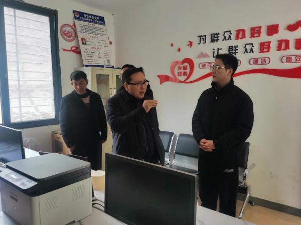 省中心党委副书记赵启斌率队赴九龙县湾坝镇开展定点帮扶调研