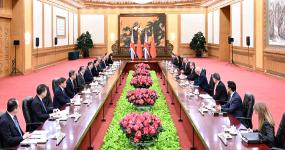 习近平会见英国首相斯塔默