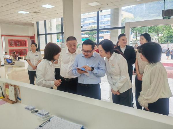 省政务服务和资源交易服务中心党委副书记率队赴雅安市、九龙县湾坝镇开展调研
