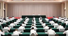 王晓晖向年轻干部讲学习教育专题党课时强调 在学习教育中练好内功提升修养增强本领 以更加奋发有为的精神状态干事创业造福群众